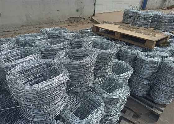 Electro galvanizado de arame farpado duplo fio prateado cor prateada