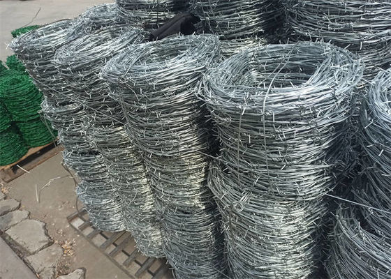 Hot Dip Galvanizado Barb Wire Roll Anti ácido / alcalino para vedação de malha de arame